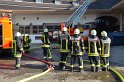 Feuer 3 Dachstuhlbrand Koeln Rath Heumar Gut Maarhausen Eilerstr P189
